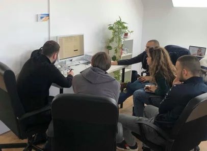 Presentation of Helping product and e-commerce businesses Grow revenue & Profit faster by setting up the right system s for their online presence.